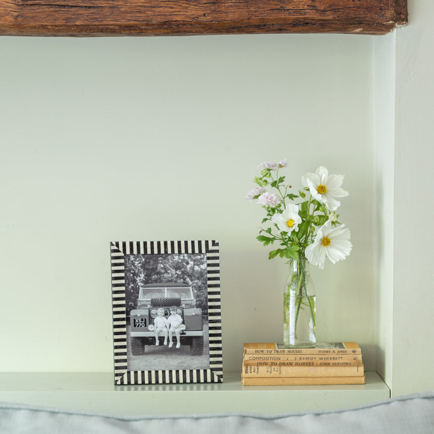 Black Pearl Striped Photo Frame