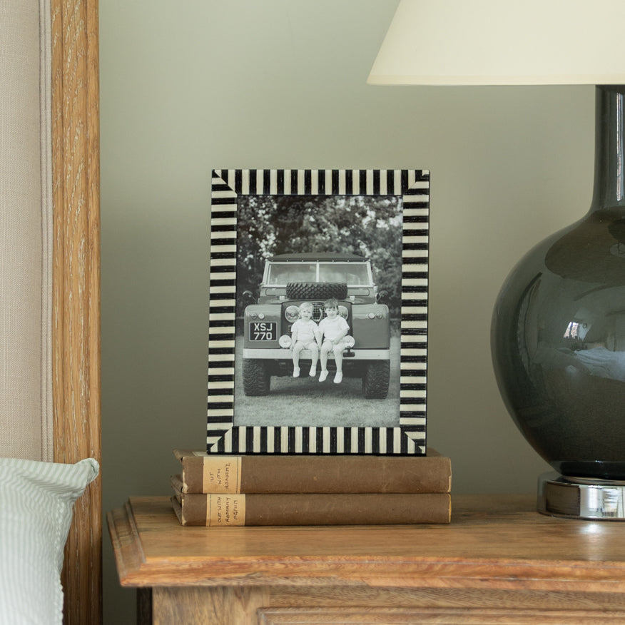 Black Pearl Striped Photo Frame